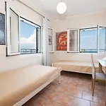 Walls Sea View شقة