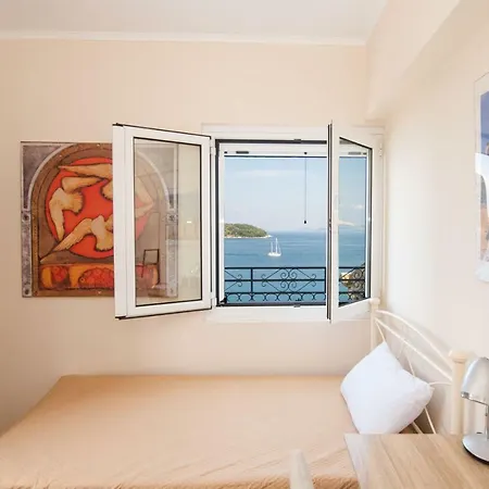 Walls Sea View Apartment *